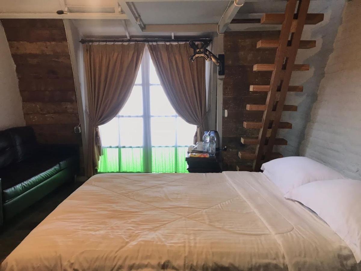 Villa Isabella Putri B&B Jepara Extérieur photo