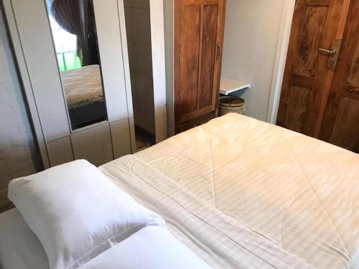 Villa Isabella Putri B&B Jepara Extérieur photo
