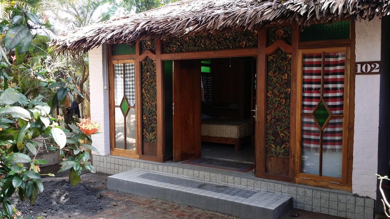 Villa Isabella Putri B&B Jepara Extérieur photo