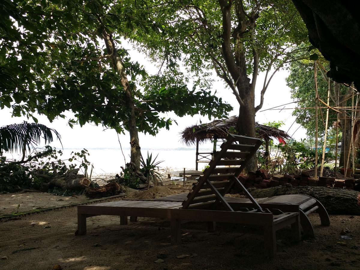 Villa Isabella Putri B&B Jepara Extérieur photo