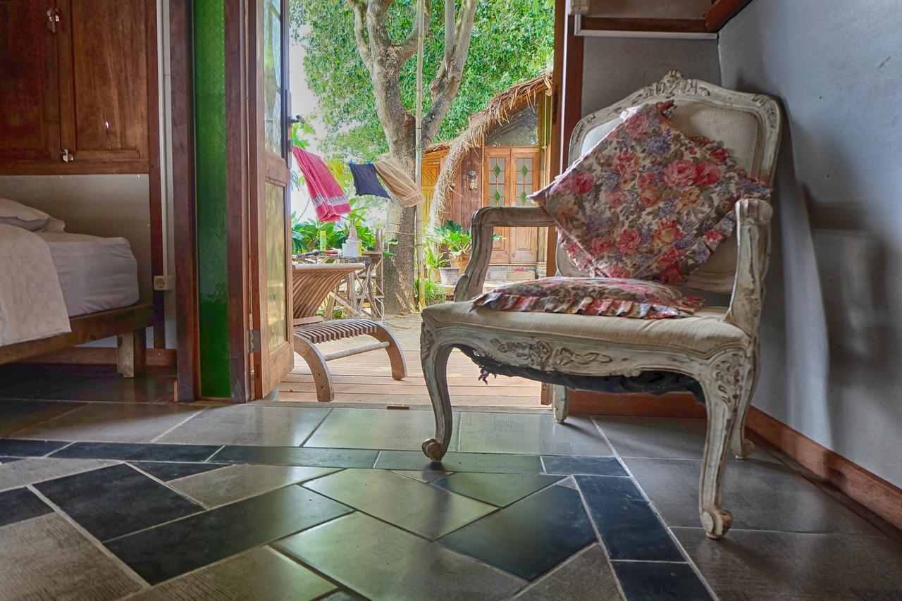 Villa Isabella Putri B&B Jepara Extérieur photo