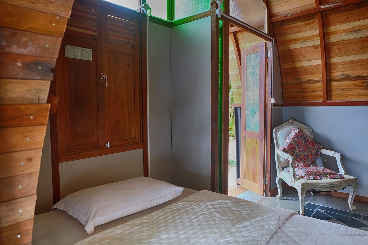 Villa Isabella Putri B&B Jepara Extérieur photo