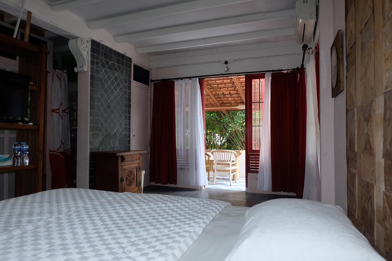 Villa Isabella Putri B&B Jepara Extérieur photo