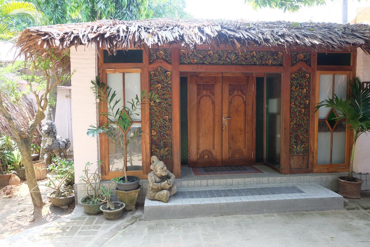 Villa Isabella Putri B&B Jepara Extérieur photo